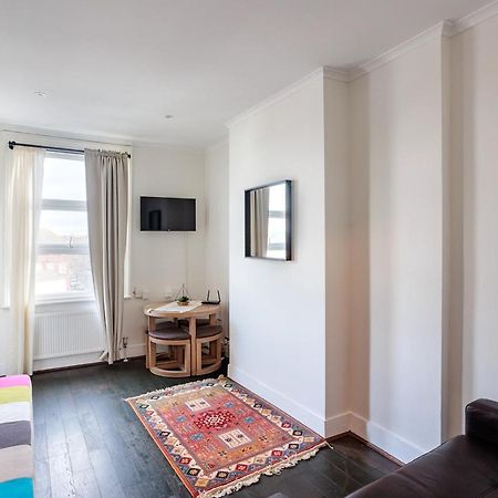 Entire Luxurious Flat Sleeps 4 Persons Apartment Londra Exterior foto