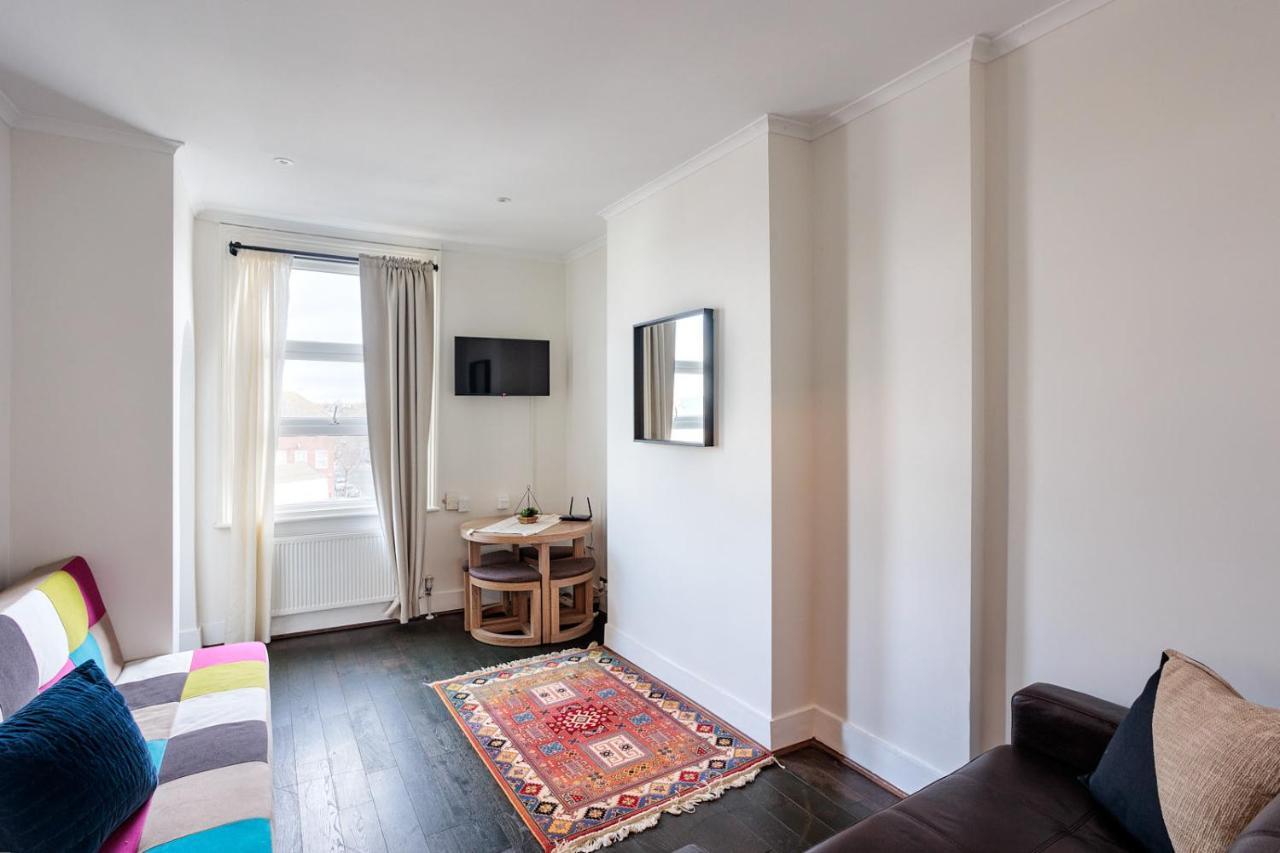 Entire Luxurious Flat Sleeps 4 Persons Apartment Londra Exterior foto