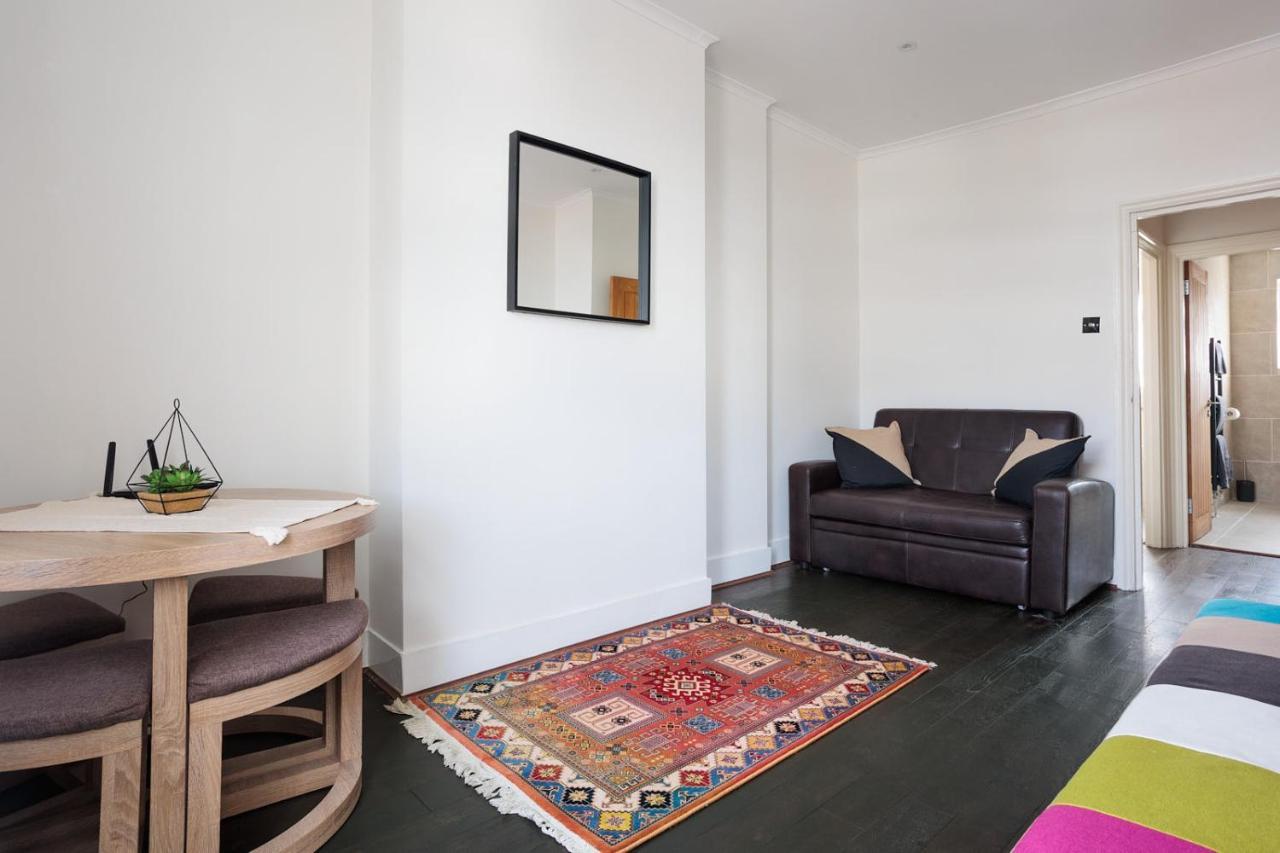 Entire Luxurious Flat Sleeps 4 Persons Apartment Londra Exterior foto