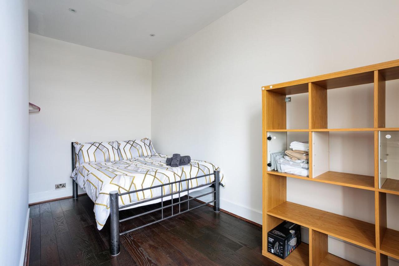 Entire Luxurious Flat Sleeps 4 Persons Apartment Londra Exterior foto