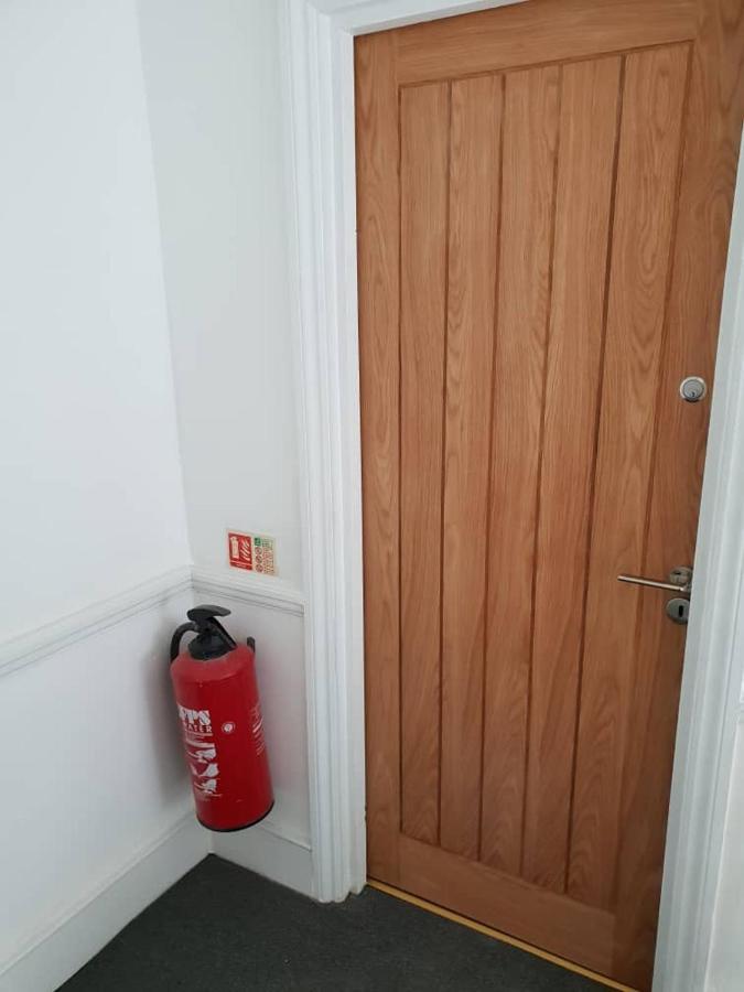 Entire Luxurious Flat Sleeps 4 Persons Apartment Londra Exterior foto